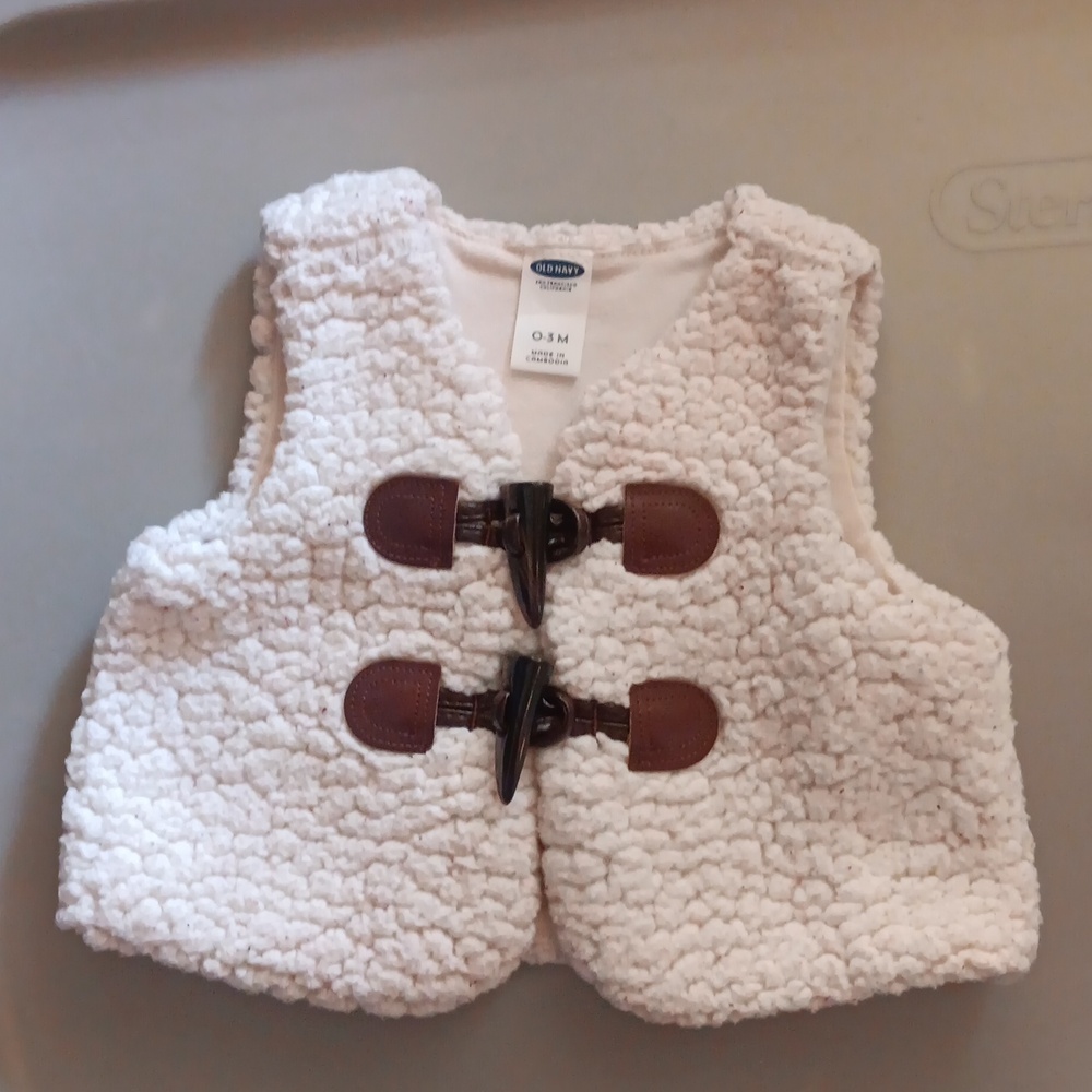Old Navy sherpa vest with toggle buttons